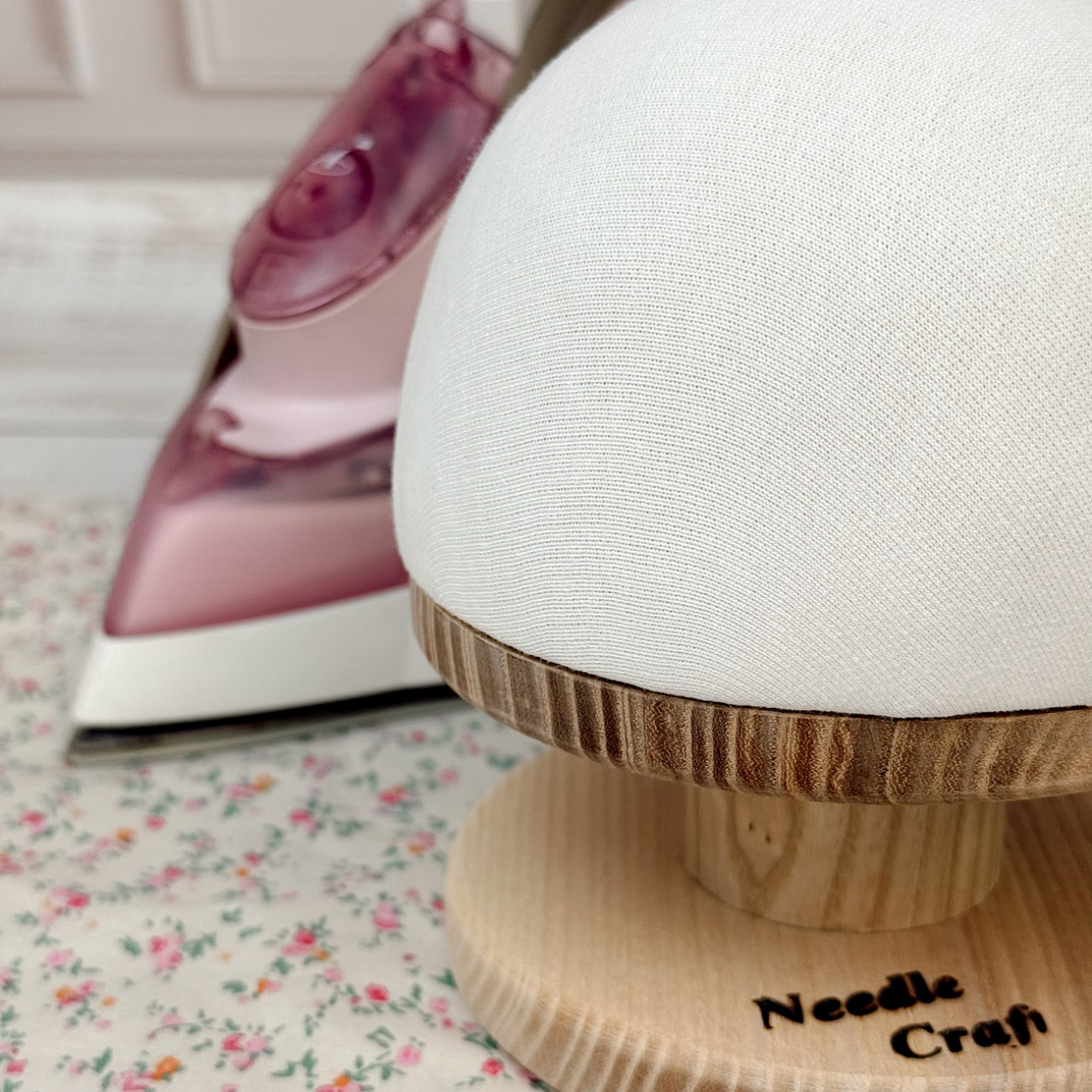 Кравецька колодка для ВТО Needle Craft Груди на підставці 12 см Молочна