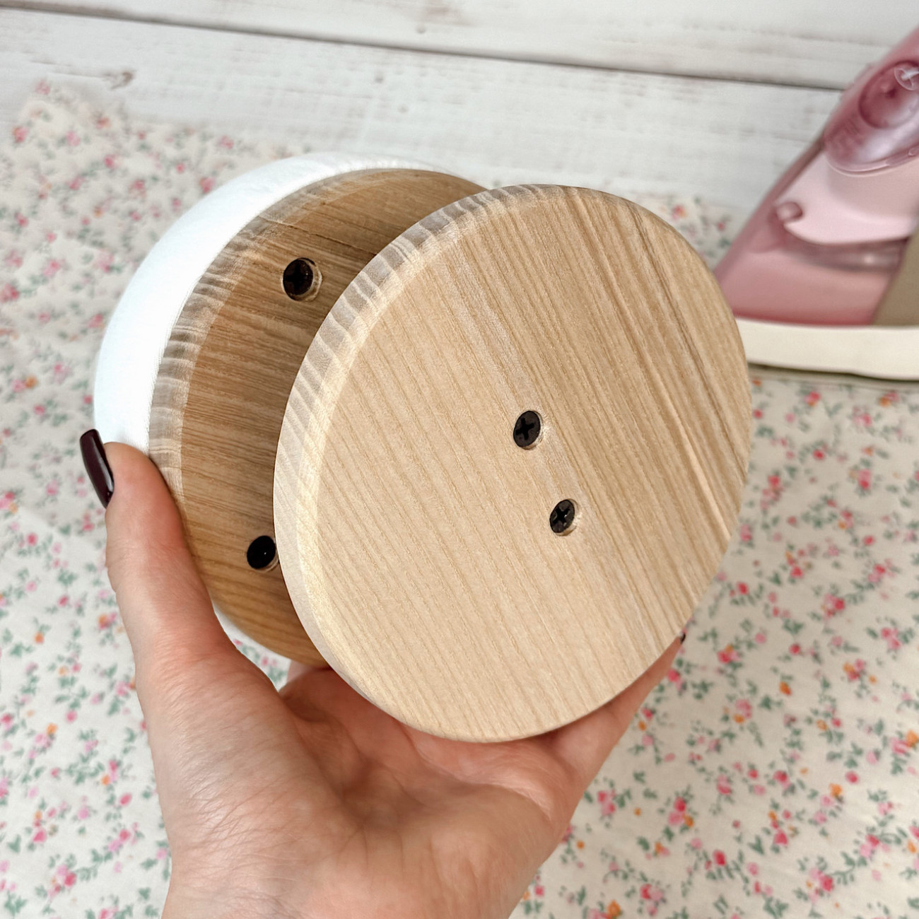 Кравецька колодка для ВТО Needle Craft Груди на підставці 12 см Молочна