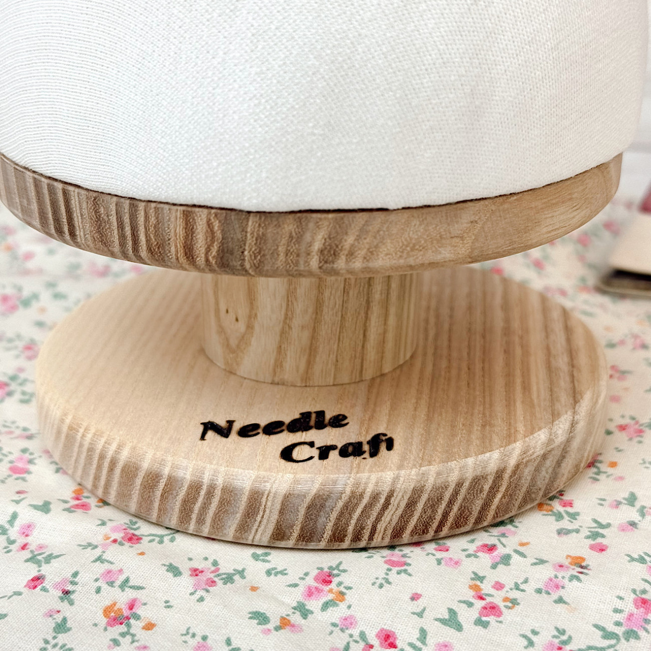 Кравецька колодка для ВТО Needle Craft Груди на підставці 12 см Молочна