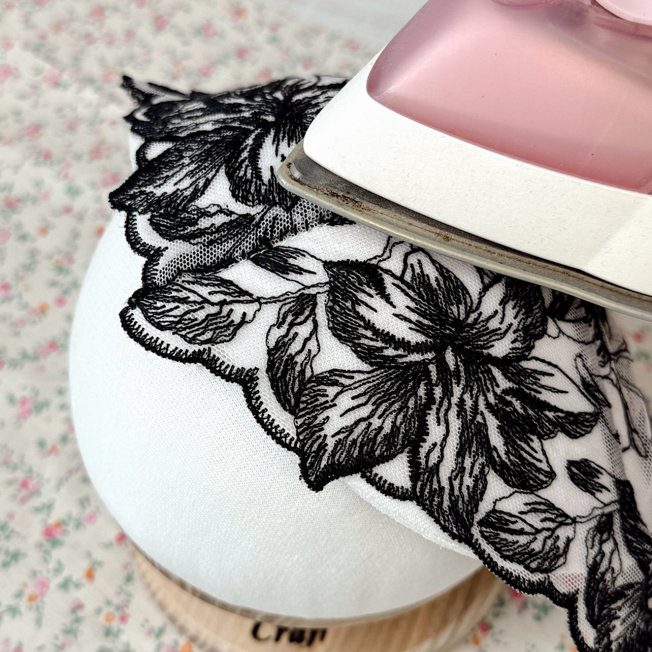 Кравецька колодка для ВТО Needle Craft Груди на підставці 12 см Молочна