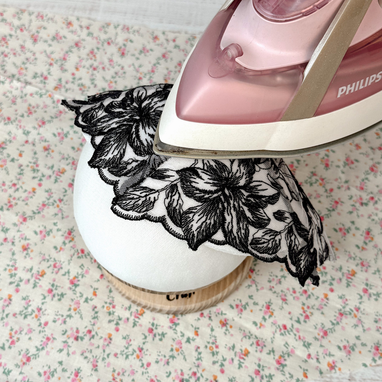 Кравецька колодка для ВТО Needle Craft Груди на підставці 12 см Молочна