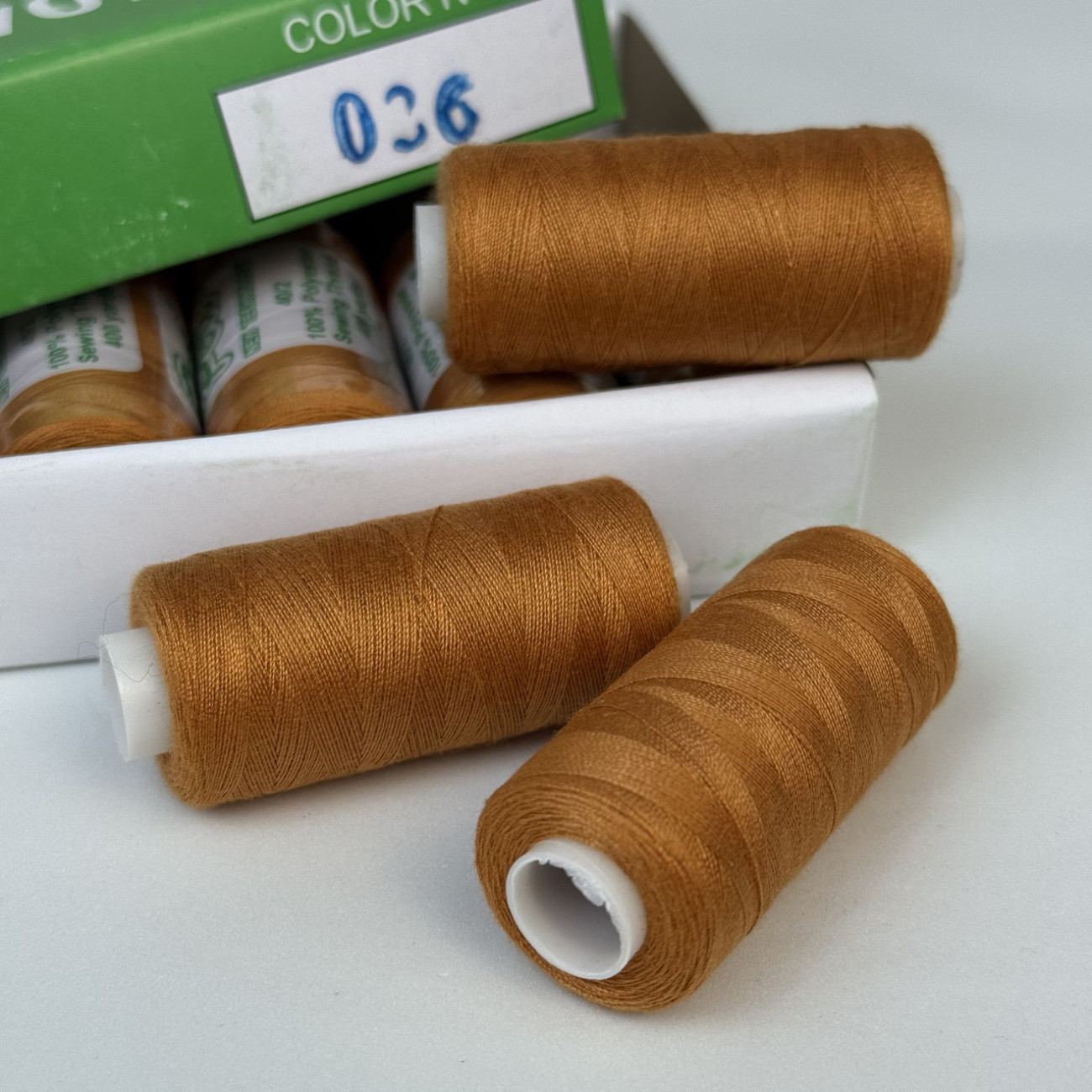 Нитки для шиття Peri 100% поліестер, 40/2, 400Y (№036)