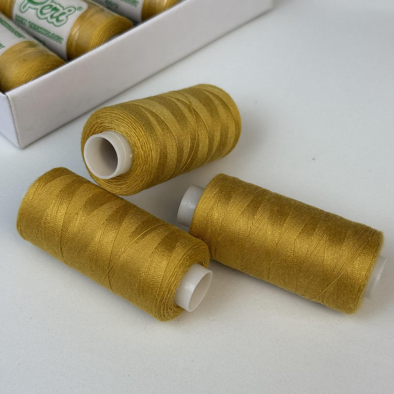 Нитки для шиття Peri 100% поліестер, 40/2, 400Y (№038)