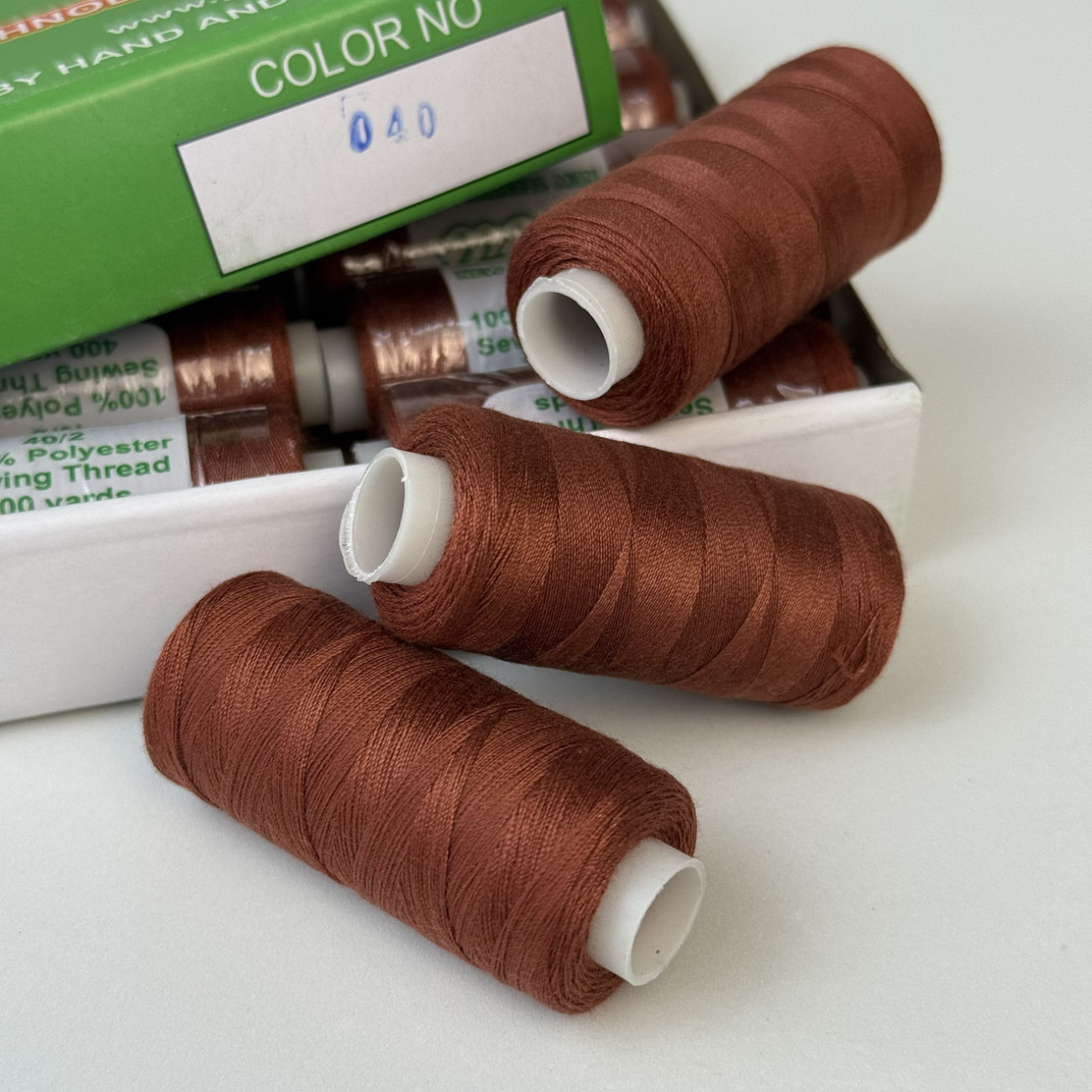 Нитки для шиття Peri 100% поліестер, 40/2, 400Y (№040)