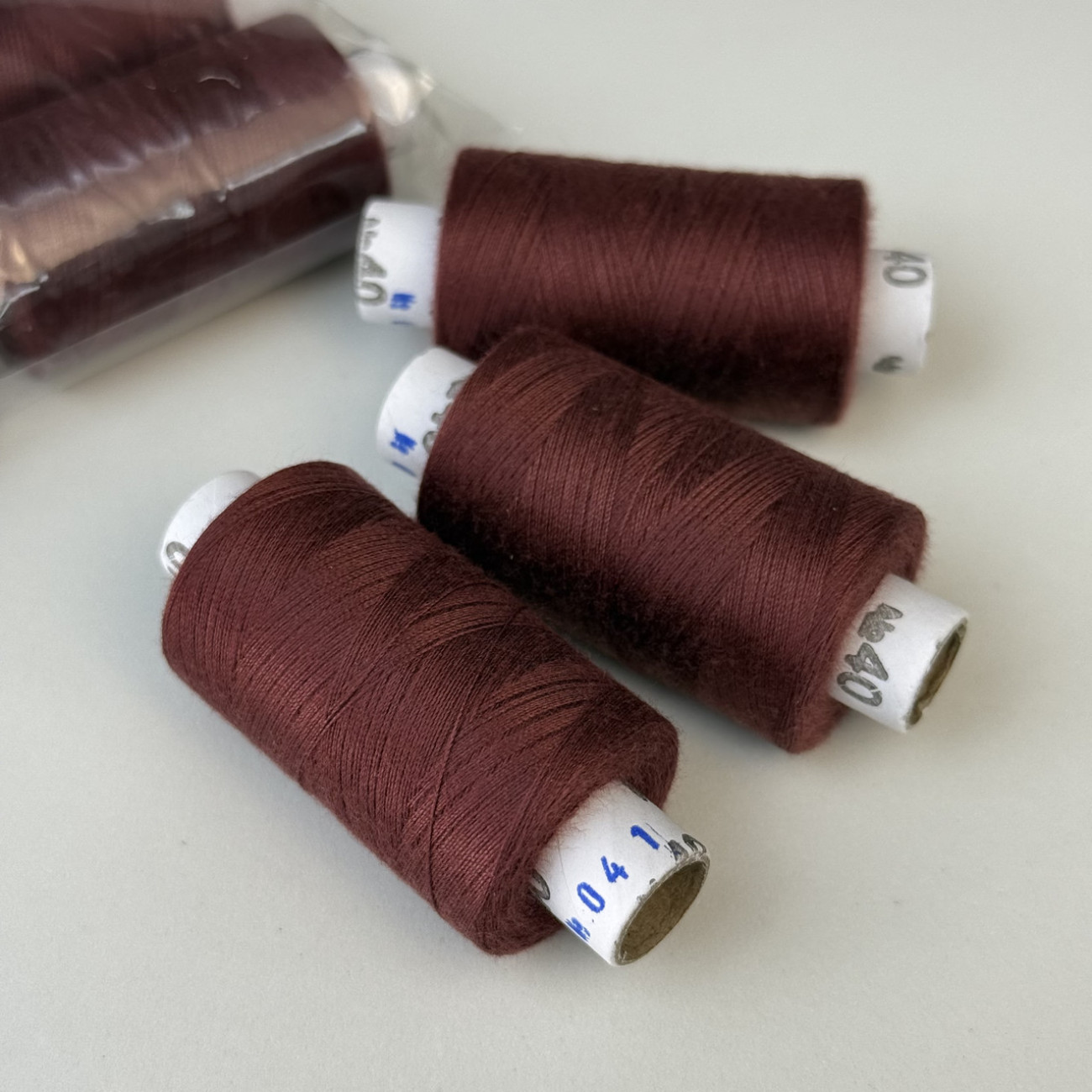 Нитки для шиття Peri 100% поліестер, 40/2, 400Y (№041)