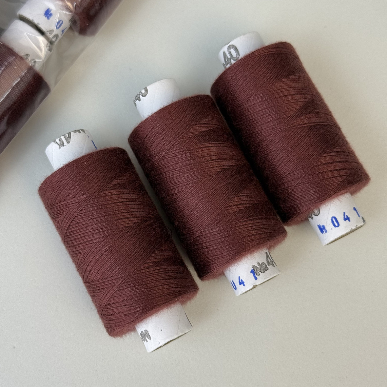 Нитки для шиття Peri 100% поліестер, 40/2, 400Y (№041)