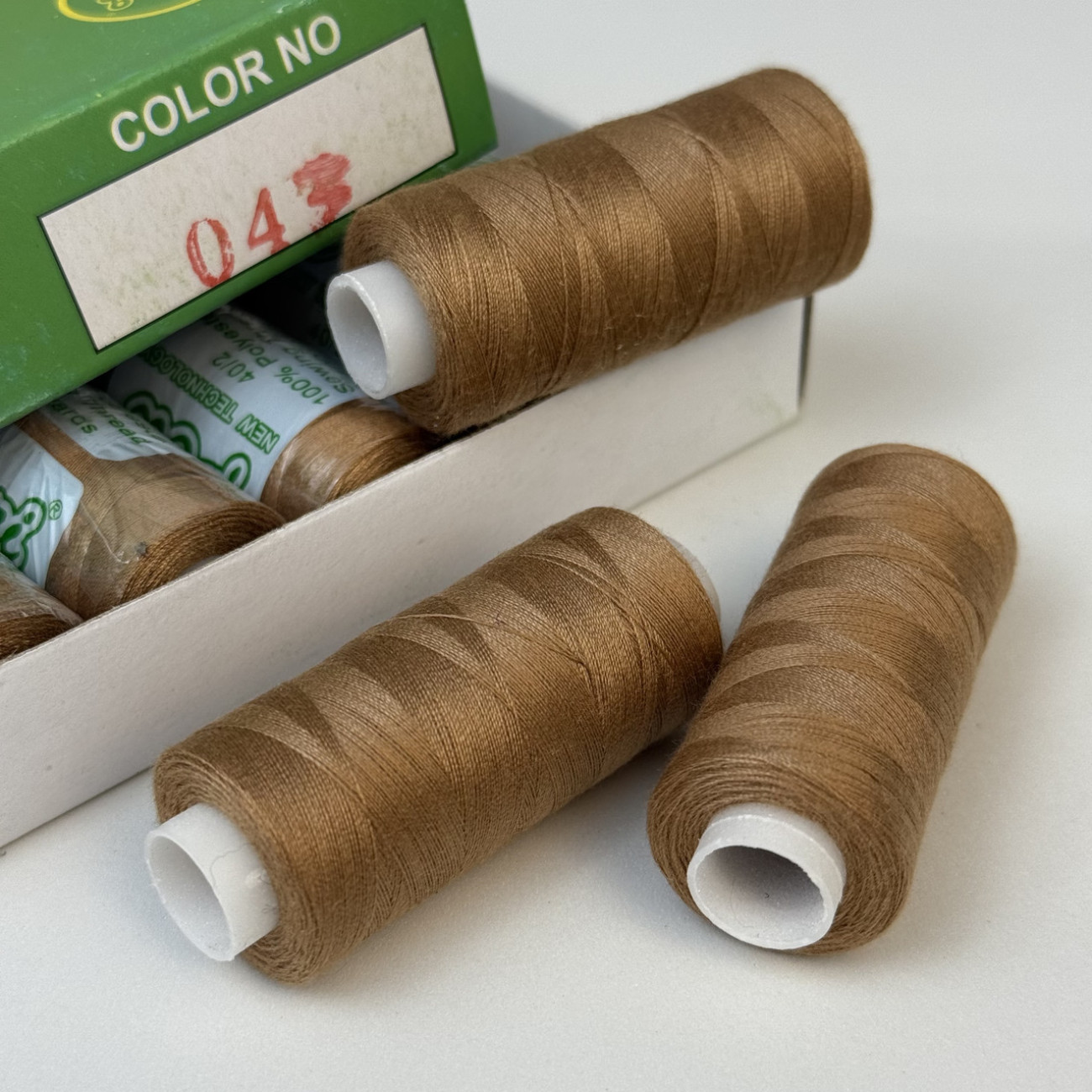 Нитки для шиття Peri 100% поліестер, 40/2, 400Y (№043)