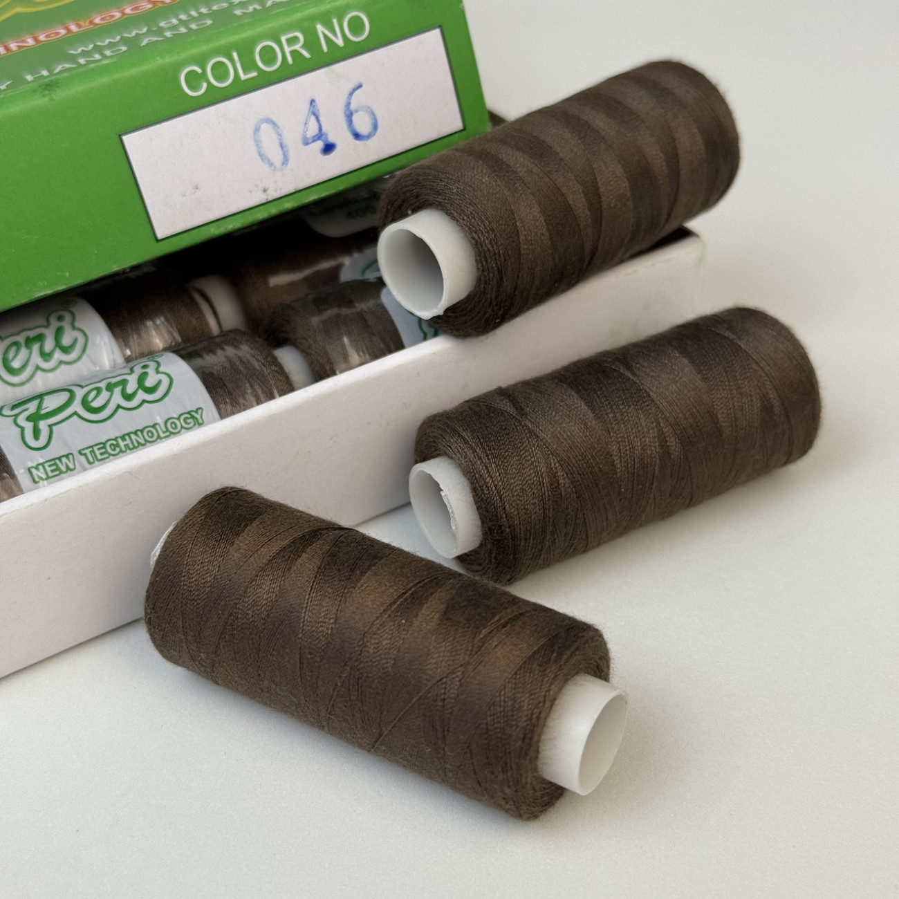 Нитки для шиття Peri 100% поліестер, 40/2, 400Y (№046)