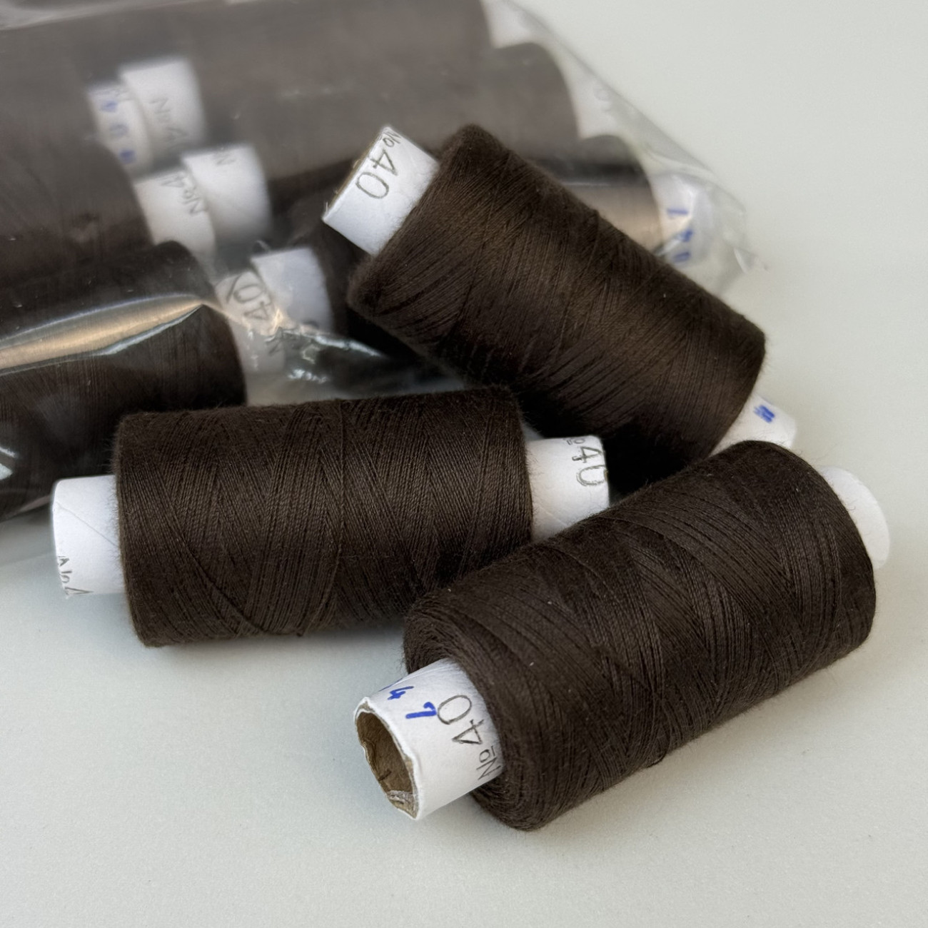 Нитки для шиття Peri 100% поліестер, 40/2, 400Y (№047)