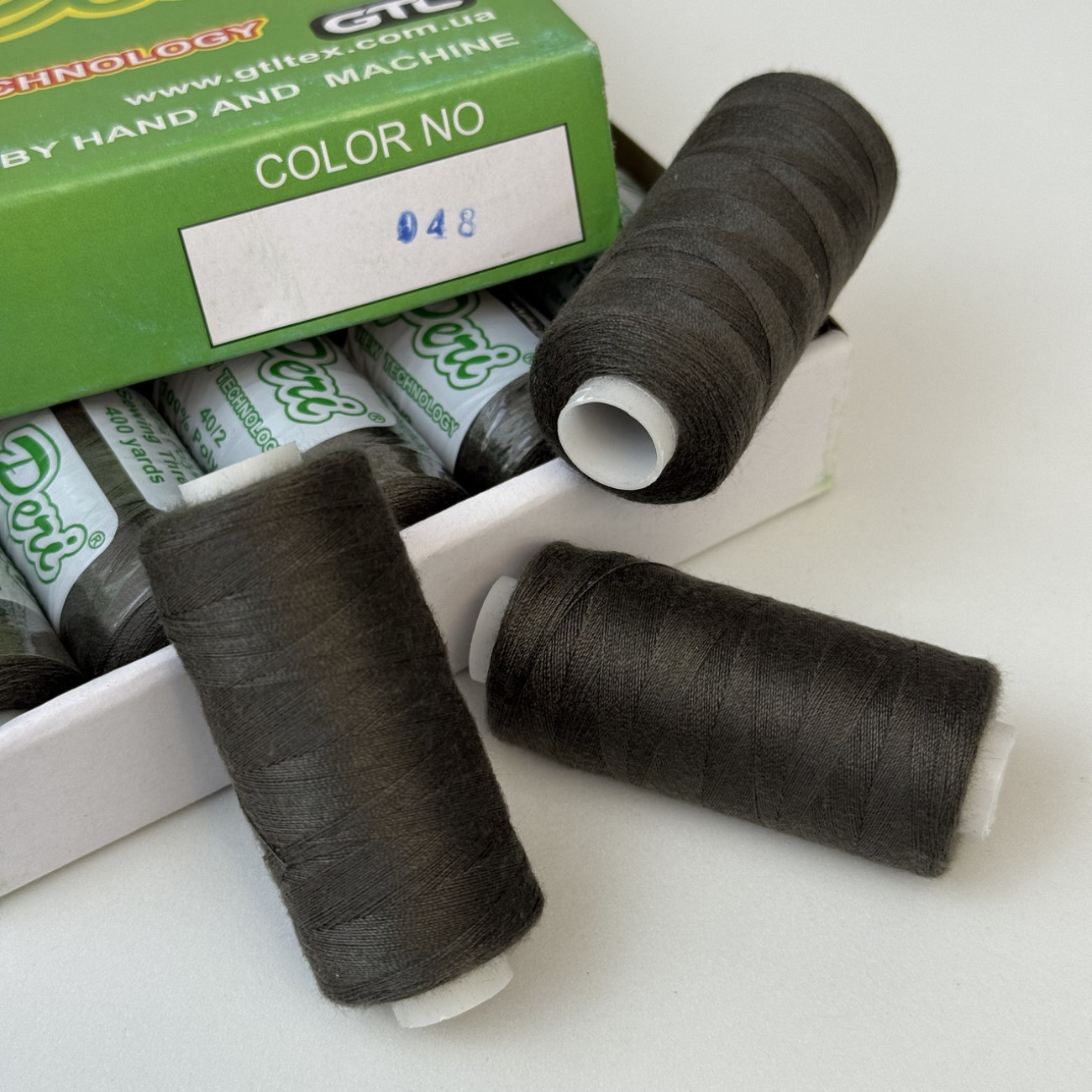 Нитки для шиття Peri 100% поліестер, 40/2, 400Y (№048)