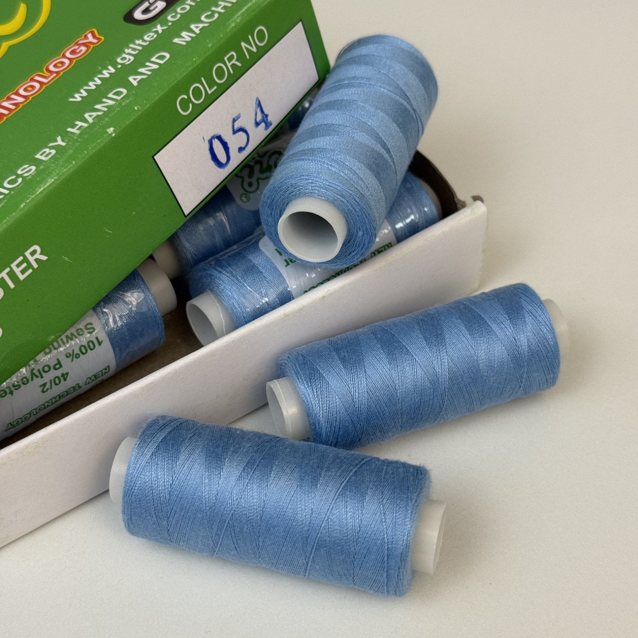 Нитки для шиття Peri 100% поліестер, 40/2, 400Y (№054)