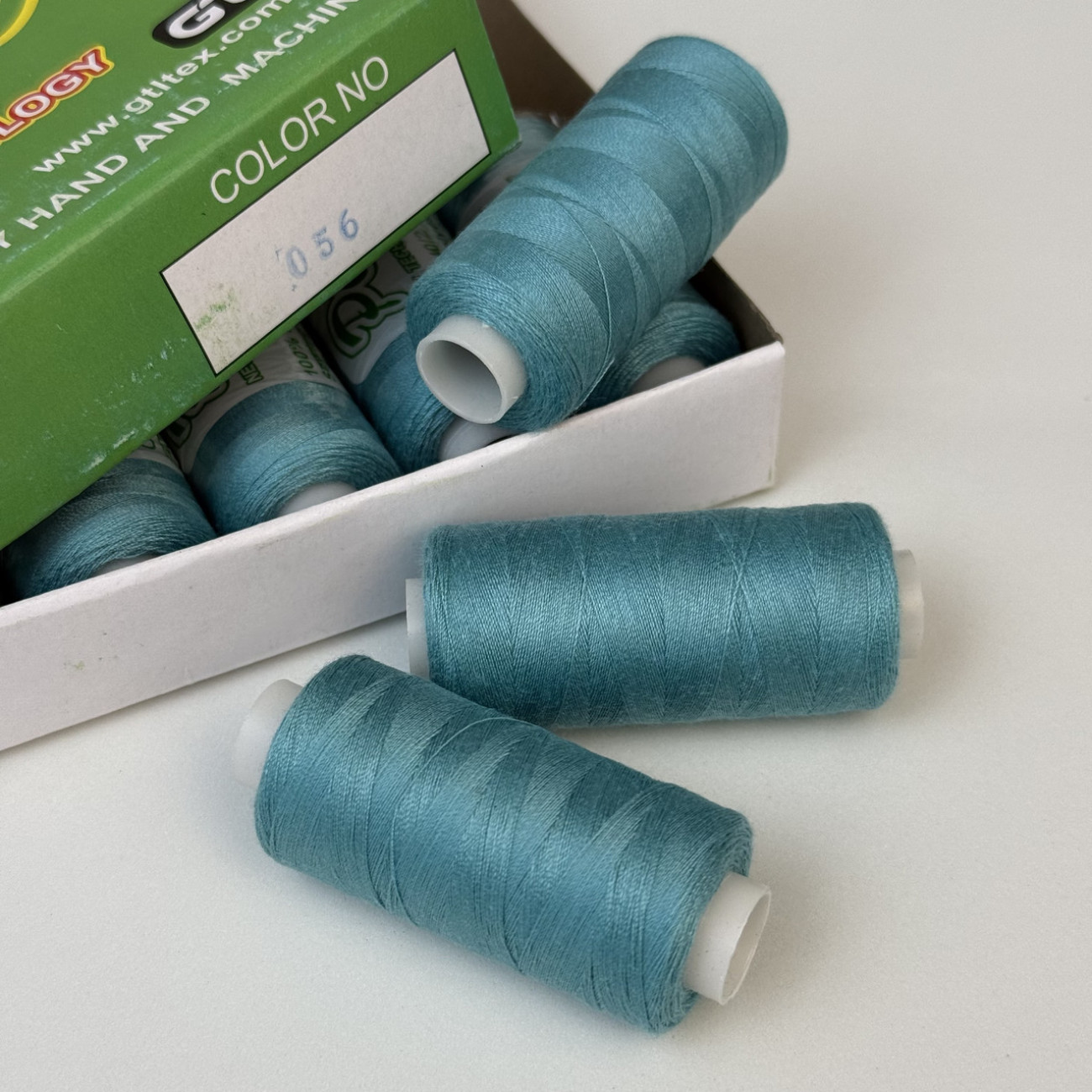 Нитки для шиття Peri 100% поліестер, 40/2, 400Y (№056)