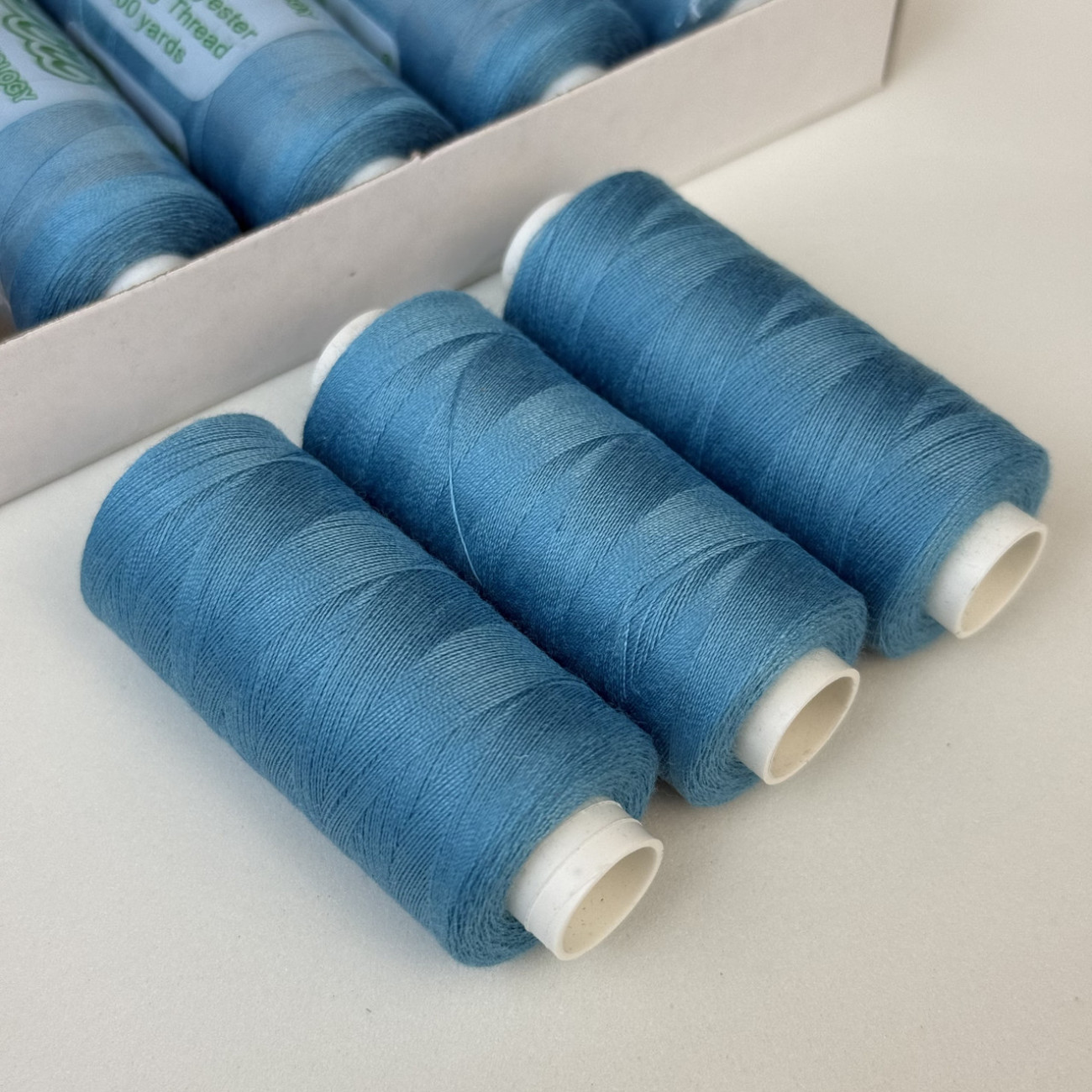 Нитки для шиття Peri 100% поліестер, 40/2, 400Y (№057)