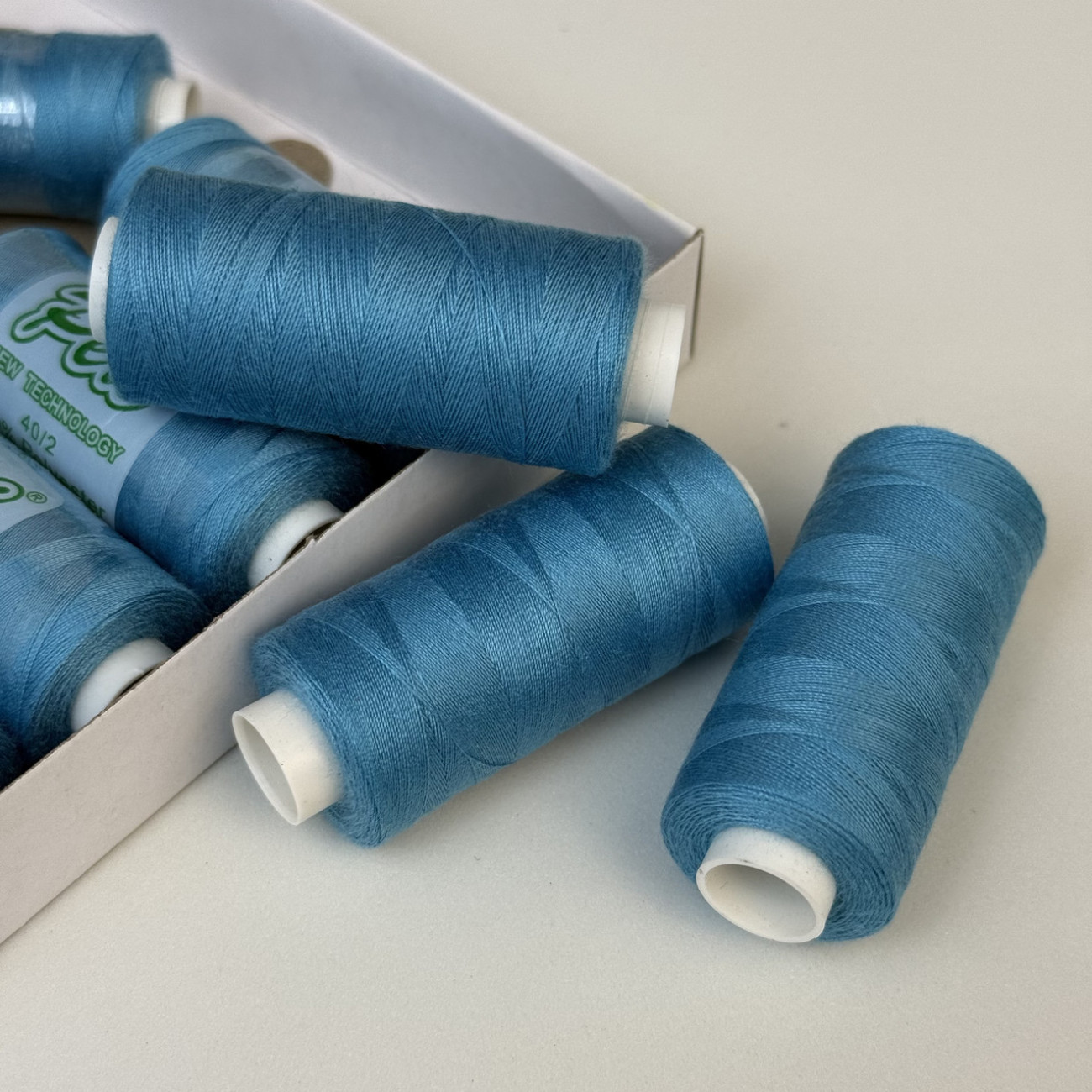 Нитки для шиття Peri 100% поліестер, 40/2, 400Y (№057)