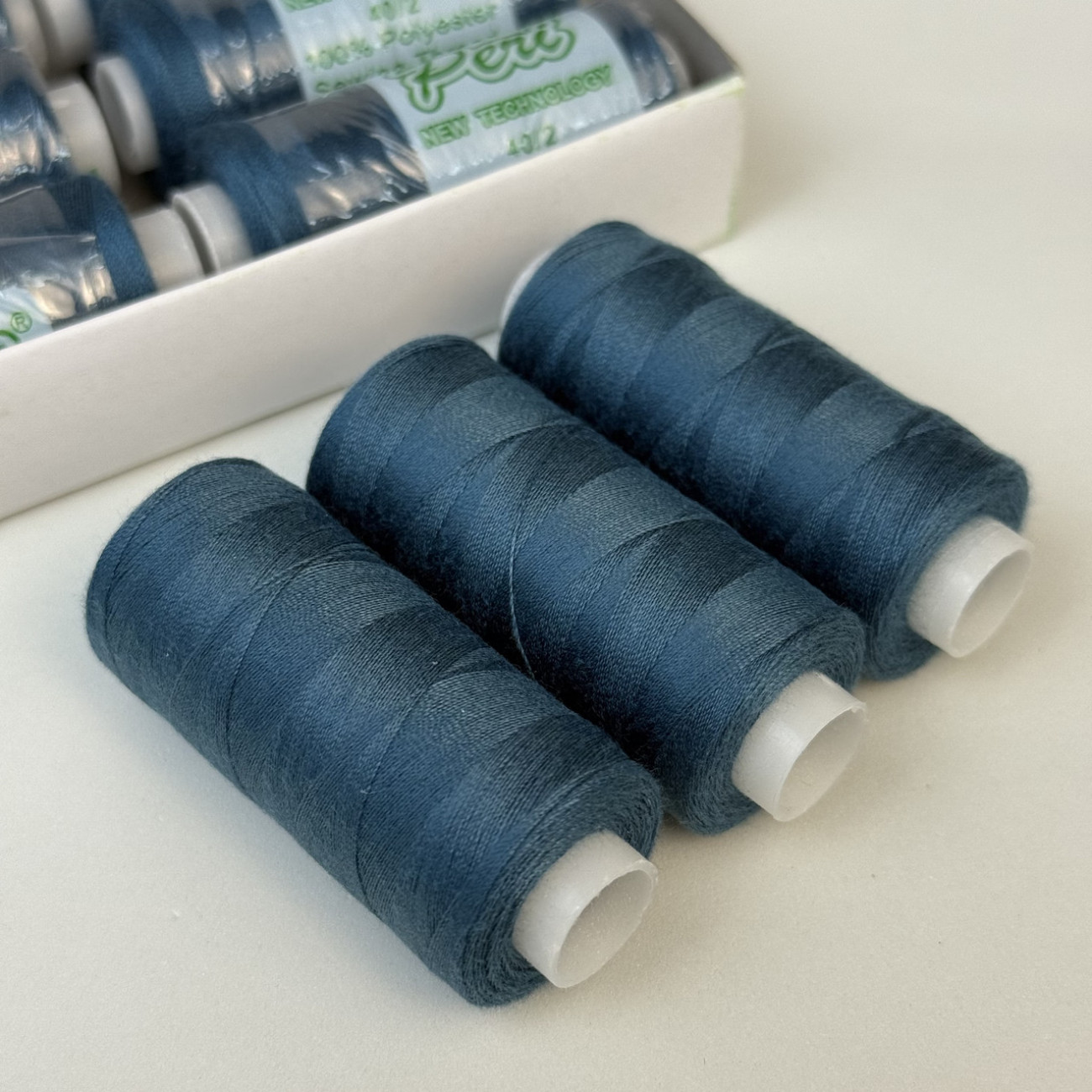 Нитки для шиття Peri 100% поліестер, 40/2, 400Y (№061)