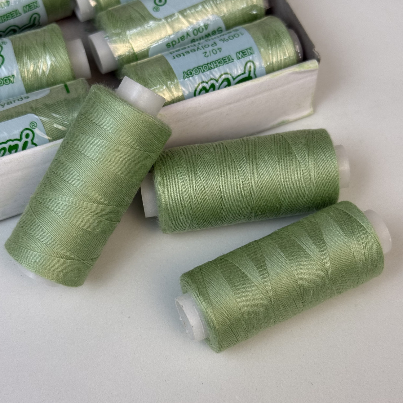 Нитки для шиття Peri 100% поліестер, 40/2, 400Y (№075)