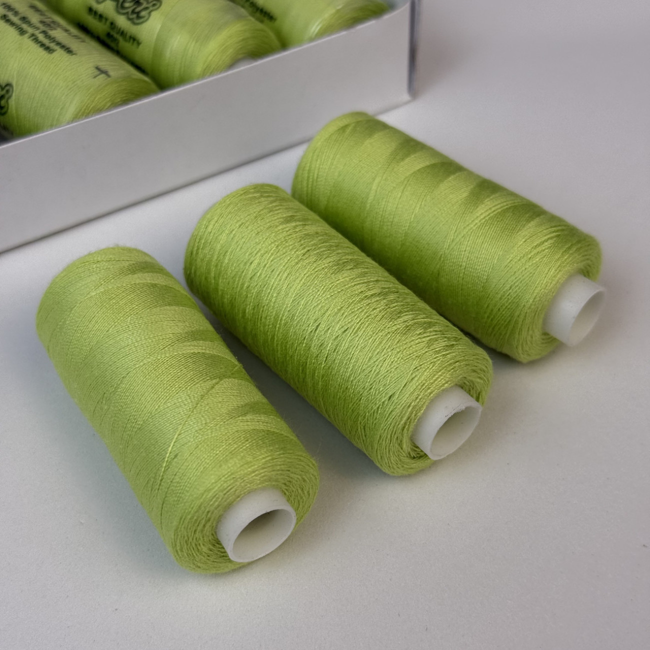 Нитки для шиття Peri 100% поліестер, 40/2, 400Y (№077)