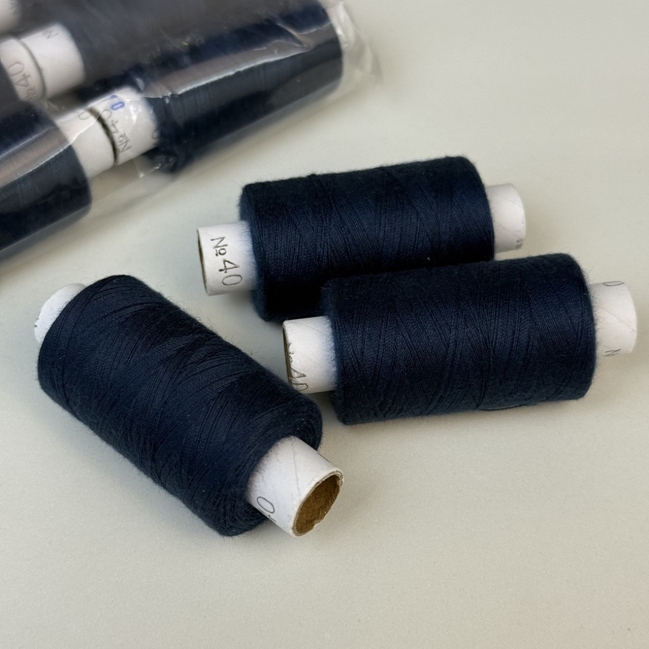 Нитки для шиття Peri 100% поліестер, 40/2, 400Y (№070)