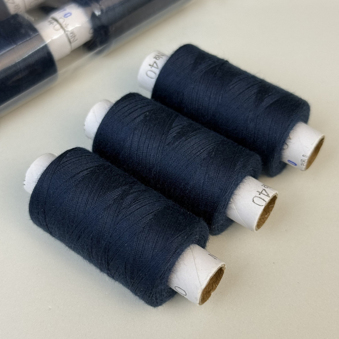 Нитки для шиття Peri 100% поліестер, 40/2, 400Y (№070)