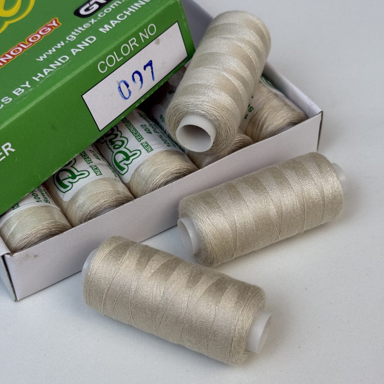 Нитки для шиття Peri 100% поліестер, 40/2, 400Y (№097)