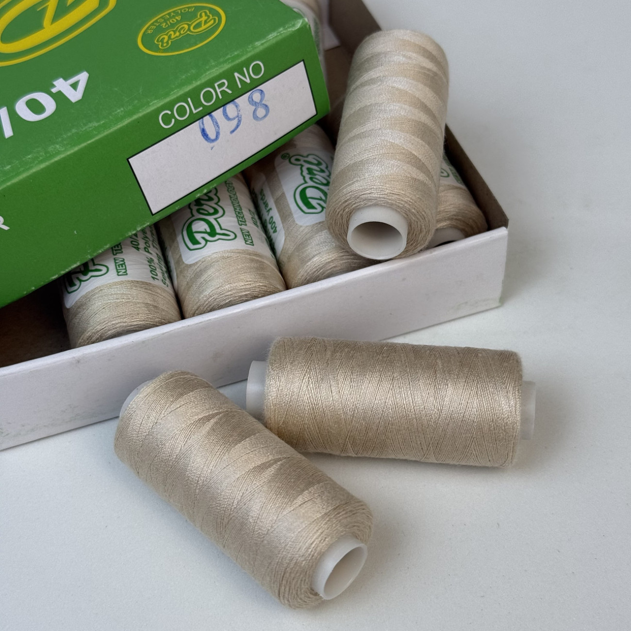 Нитки для шиття Peri 100% поліестер, 40/2, 400Y (№098)