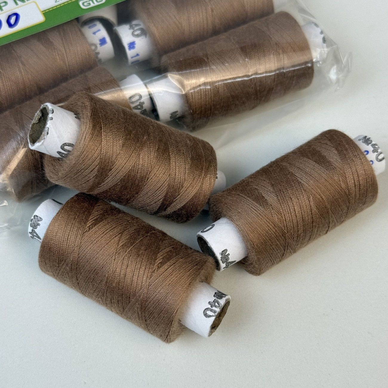 Нитки для шиття Peri 100% поліестер, 40/2, 400Y (№100)