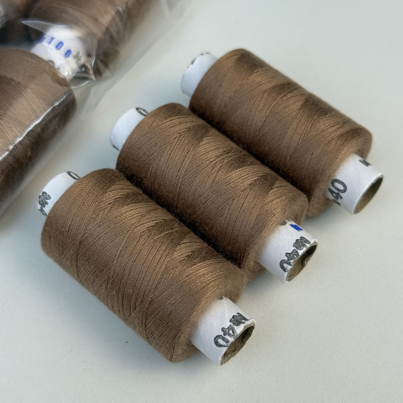 Нитки для шиття Peri 100% поліестер, 40/2, 400Y (№100)