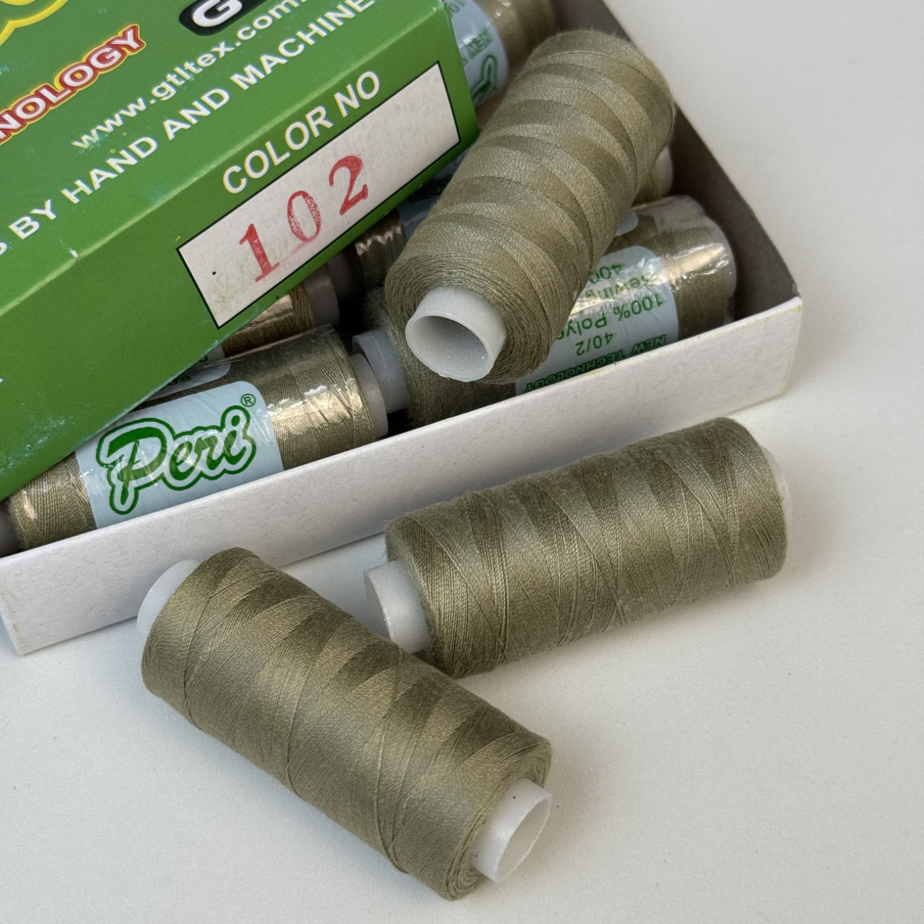 Нитки для шиття Peri 100% поліестер, 40/2, 400Y (№102)