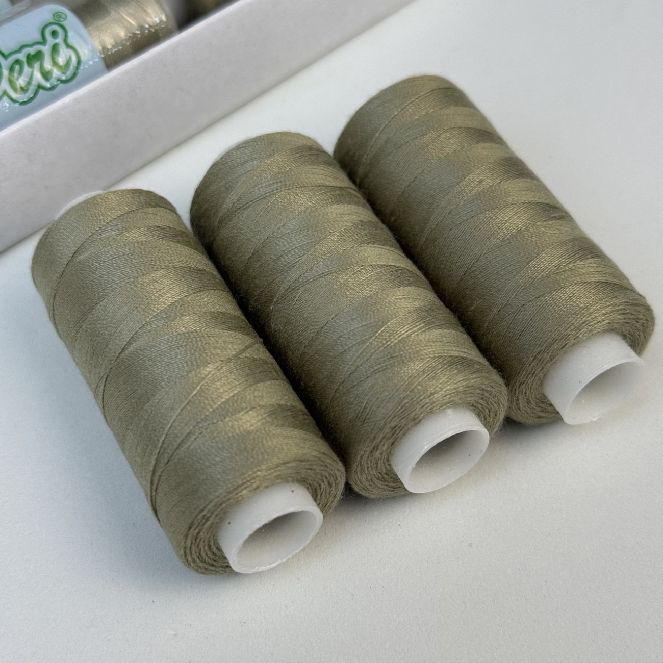 Нитки для шиття Peri 100% поліестер, 40/2, 400Y (№102)