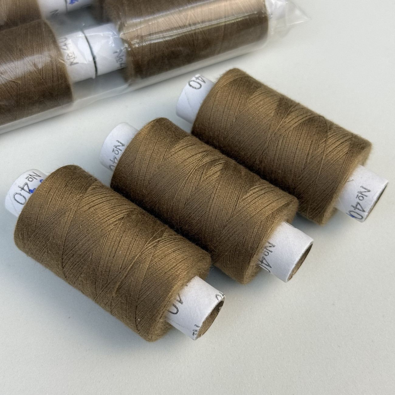 Нитки для шиття Peri 100% поліестер, 40/2, 400Y (№104)