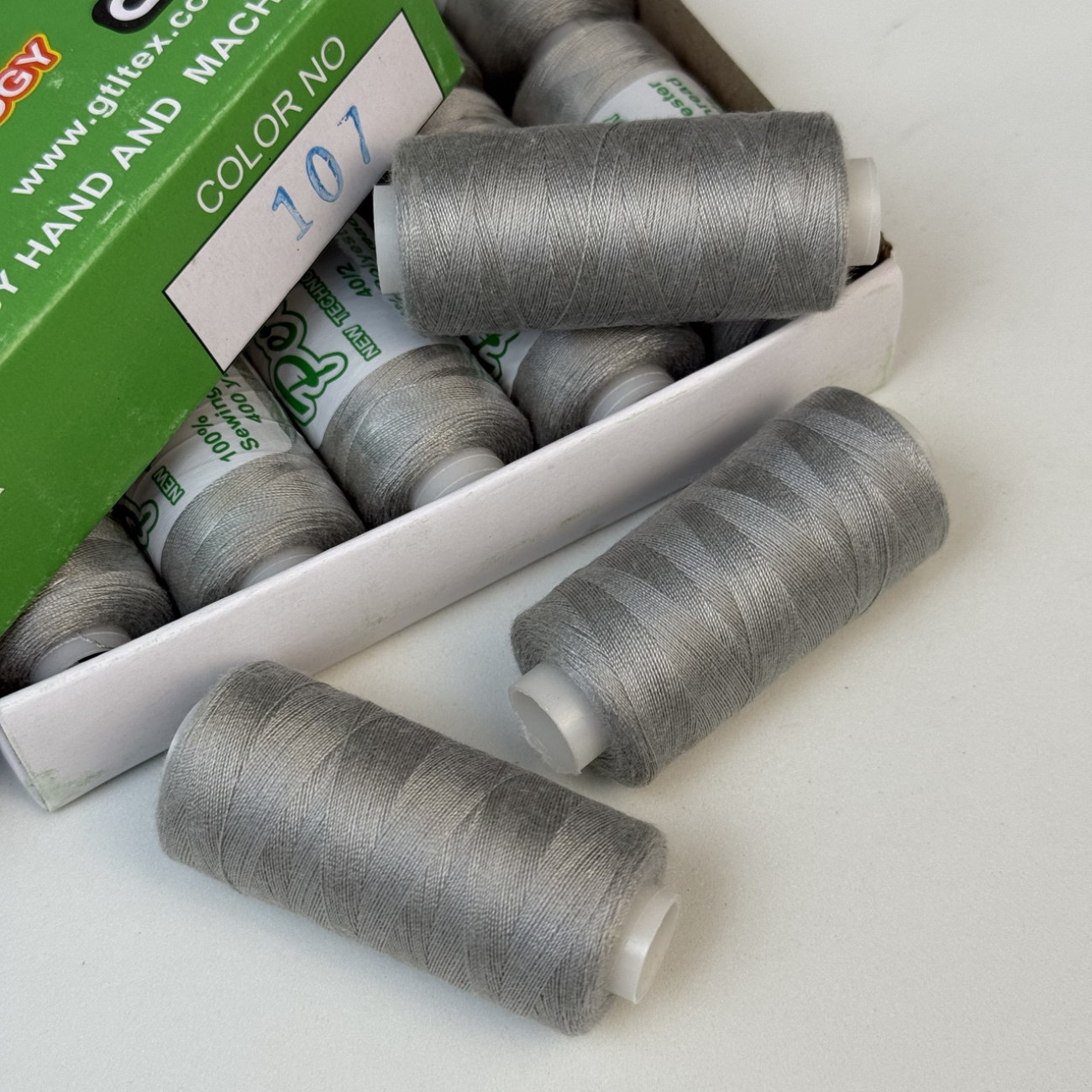 Нитки для шиття Peri 100% поліестер, 40/2, 400Y (№107)