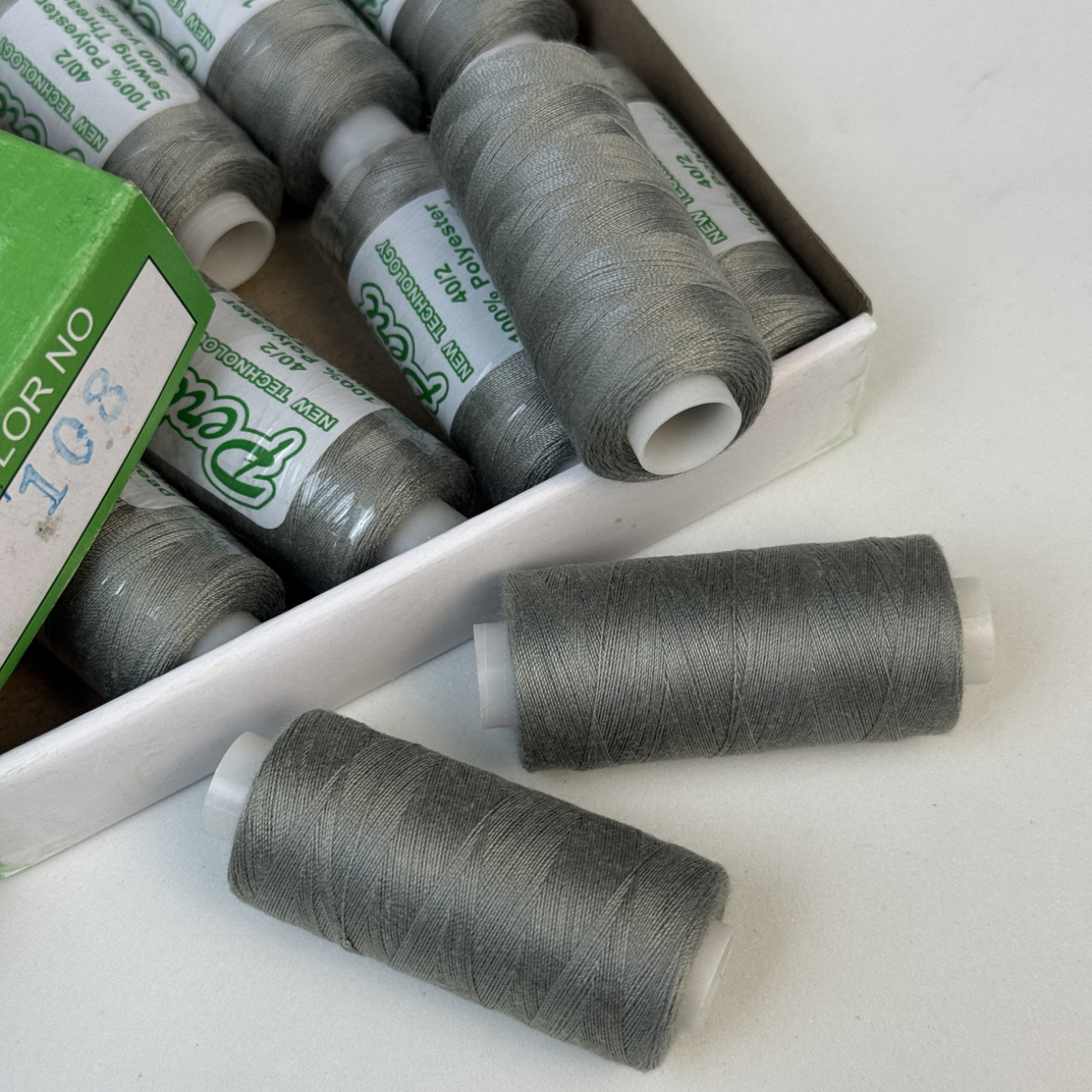 Нитки для шиття Peri 100% поліестер, 40/2, 400Y (№108)