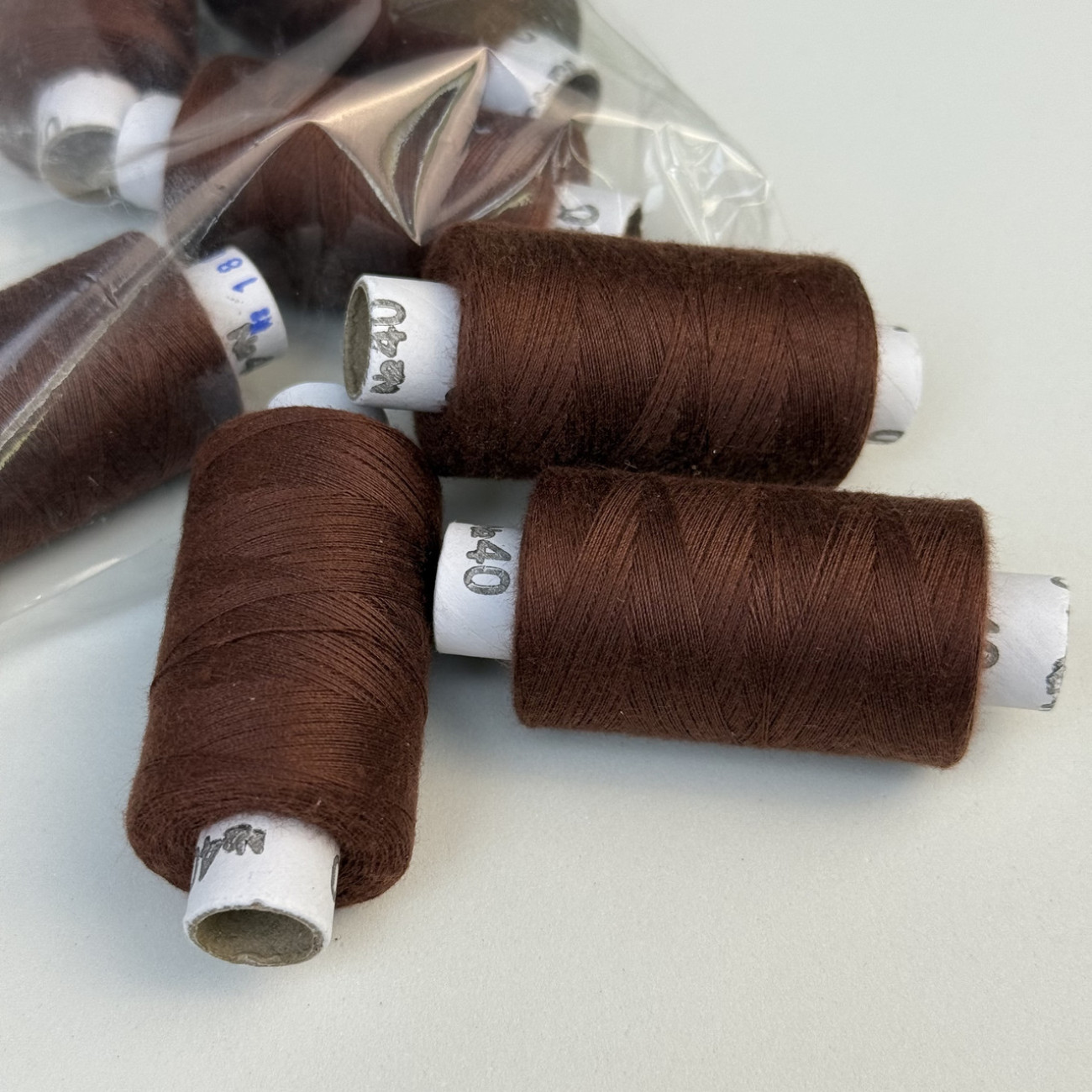 Нитки для шиття Peri 100% поліестер, 40/2, 400Y (№180)