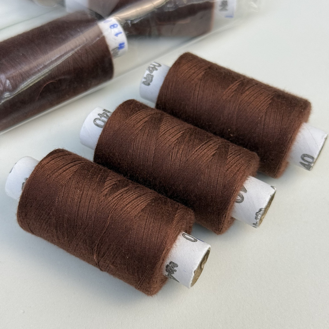 Нитки для шиття Peri 100% поліестер, 40/2, 400Y (№180)