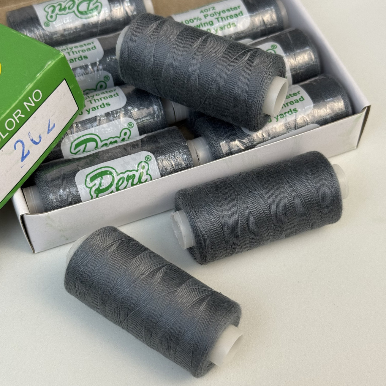 Нитки для шиття Peri 100% поліестер, 40/2, 400Y (№202)