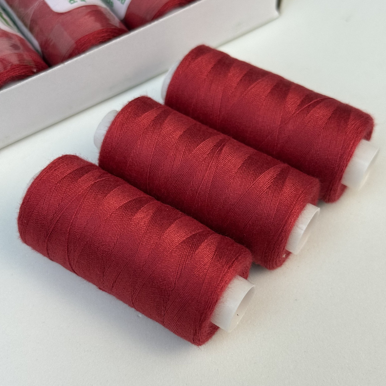 Нитки для шиття Peri 100% поліестер, 40/2, 400Y (№218)