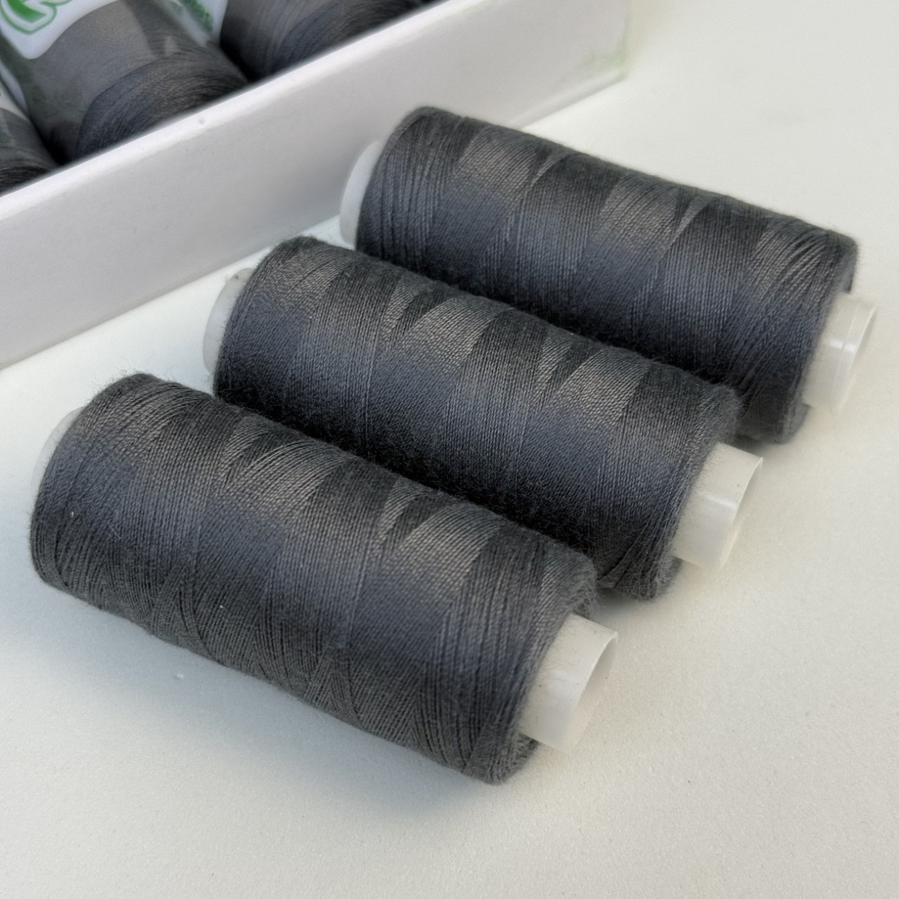 Нитки для шиття Peri 100% поліестер, 40/2, 400Y (№243)