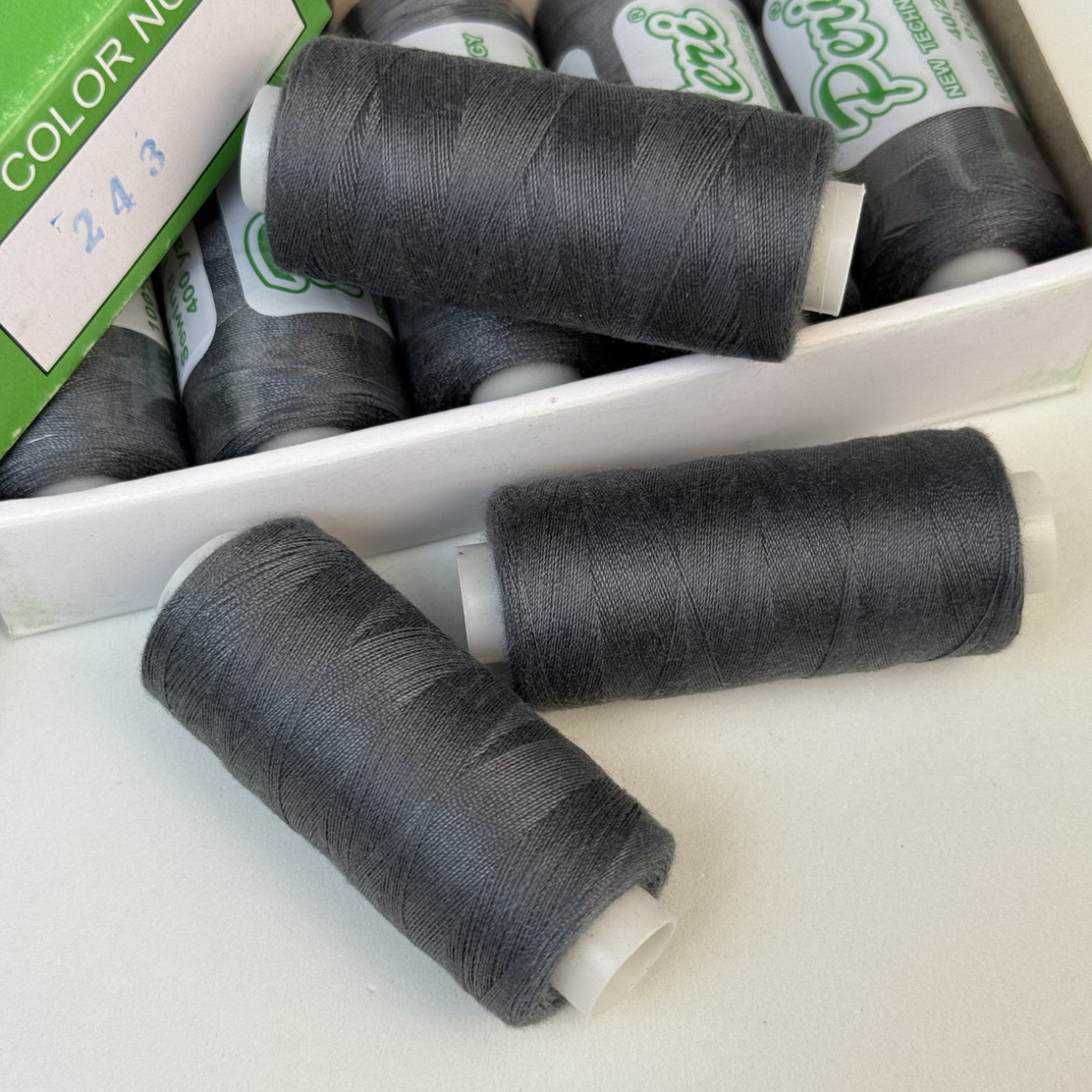 Нитки для шиття Peri 100% поліестер, 40/2, 400Y (№243)