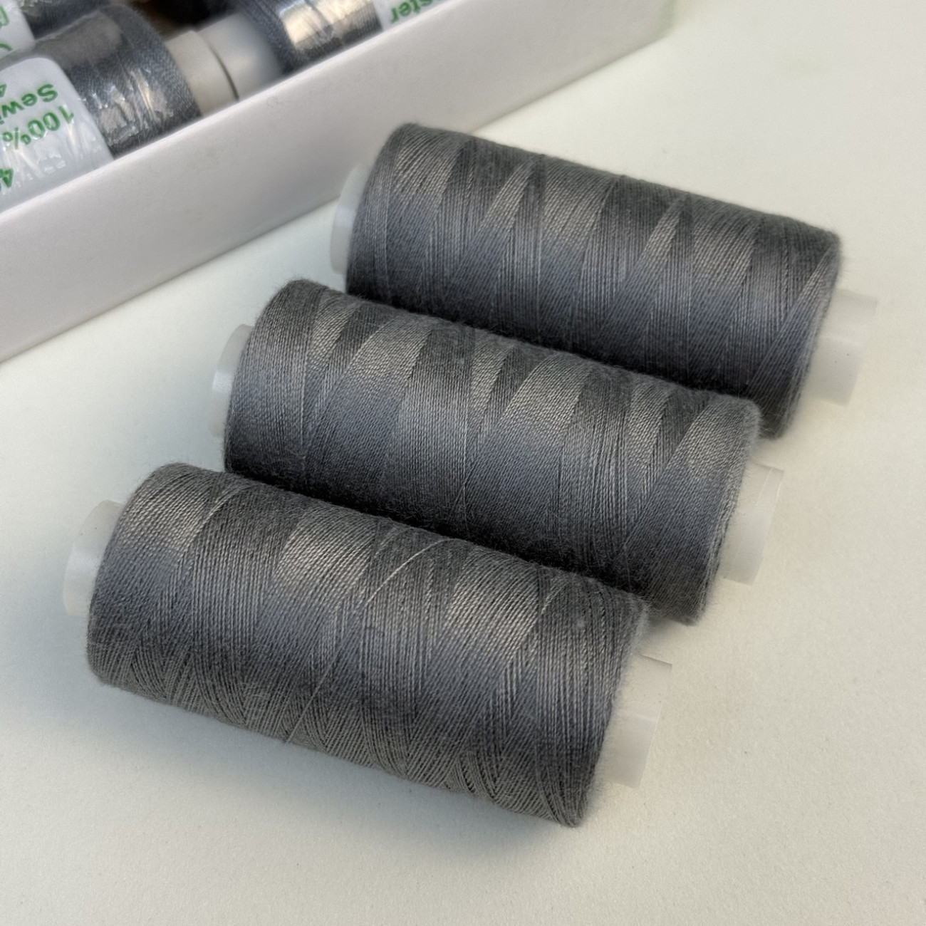 Нитки для шиття Peri 100% поліестер, 40/2, 400Y (№262)