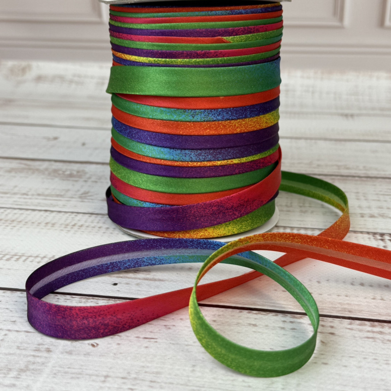 Косая бейка атласна 15 мм Веселка – тасьма для обробки зрізів і декору