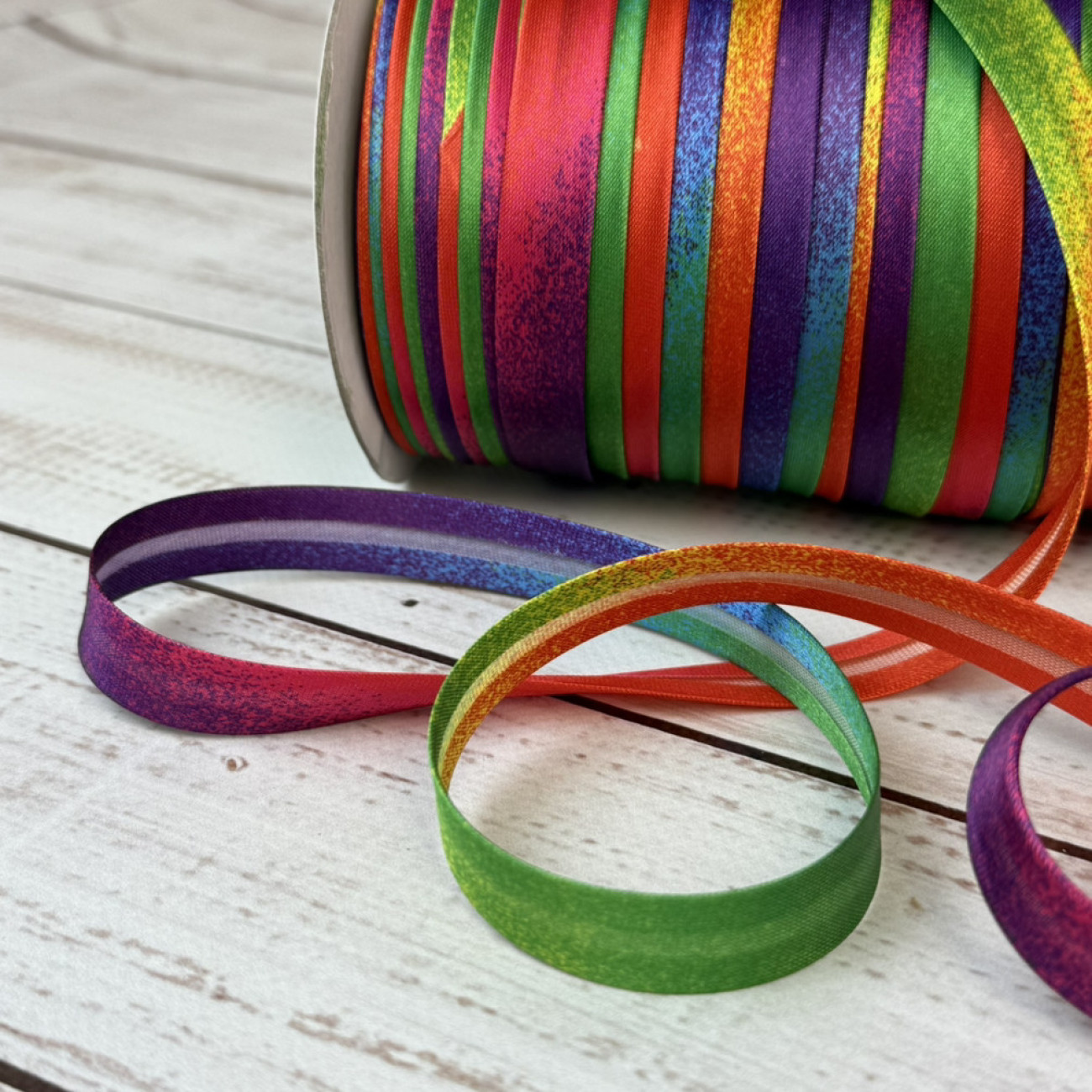 Косая бейка атласна 15 мм Веселка – тасьма для обробки зрізів і декору