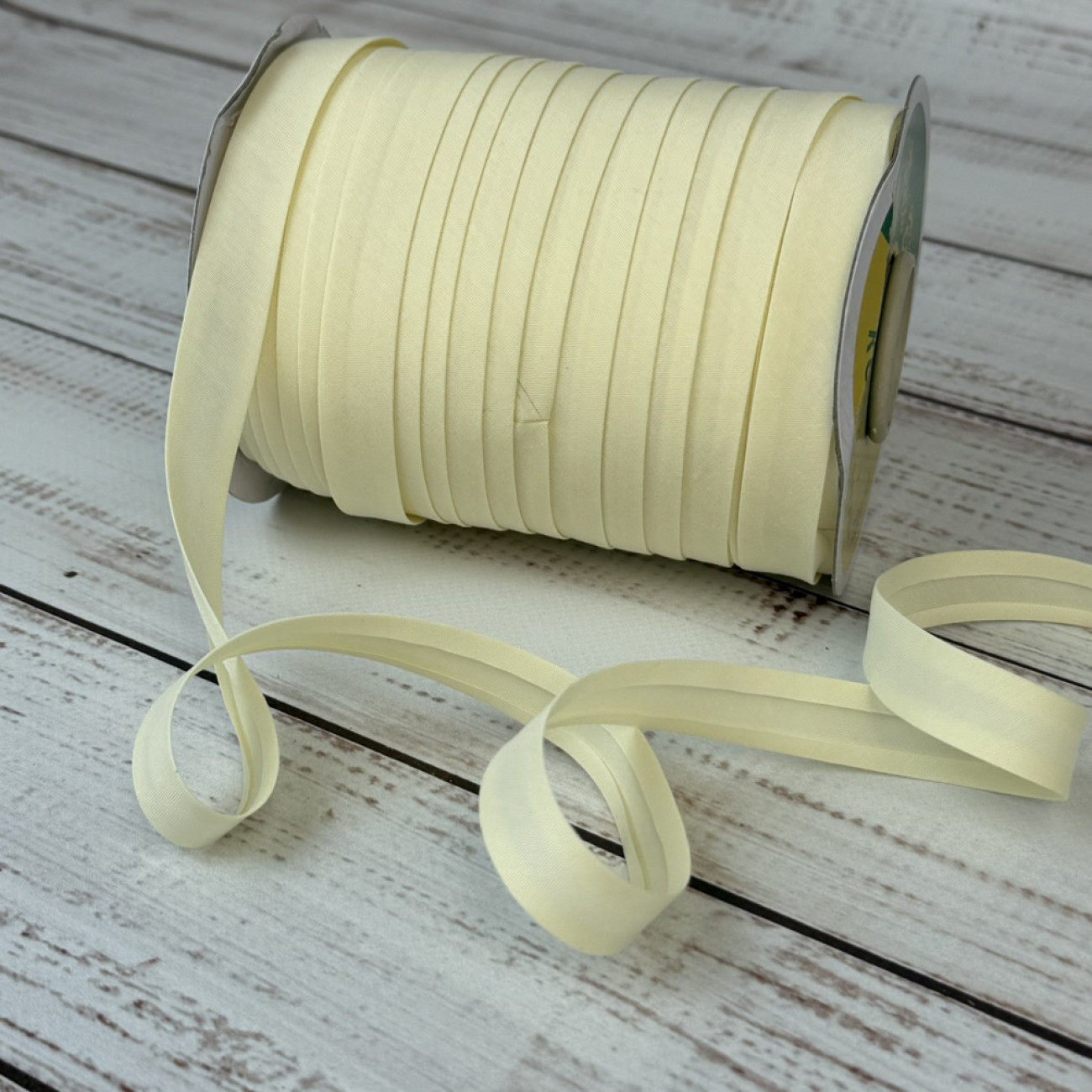 Коса бейка матова 15 мм світло-жовта – тасьма для обробки зрізів і декору