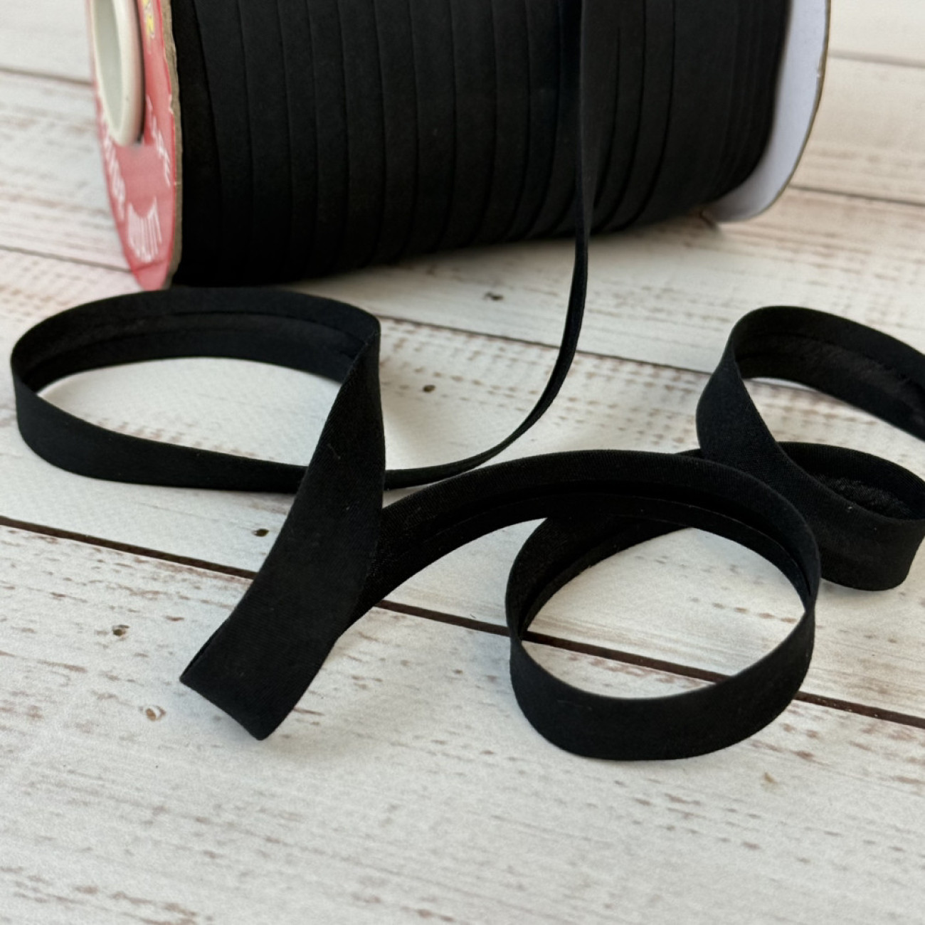 Коса бейка матова 15 мм чорна – тасьма для обробки зрізів і декору