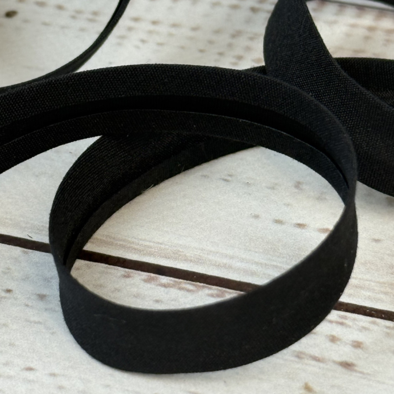 Коса бейка матова 15 мм чорна – тасьма для обробки зрізів і декору