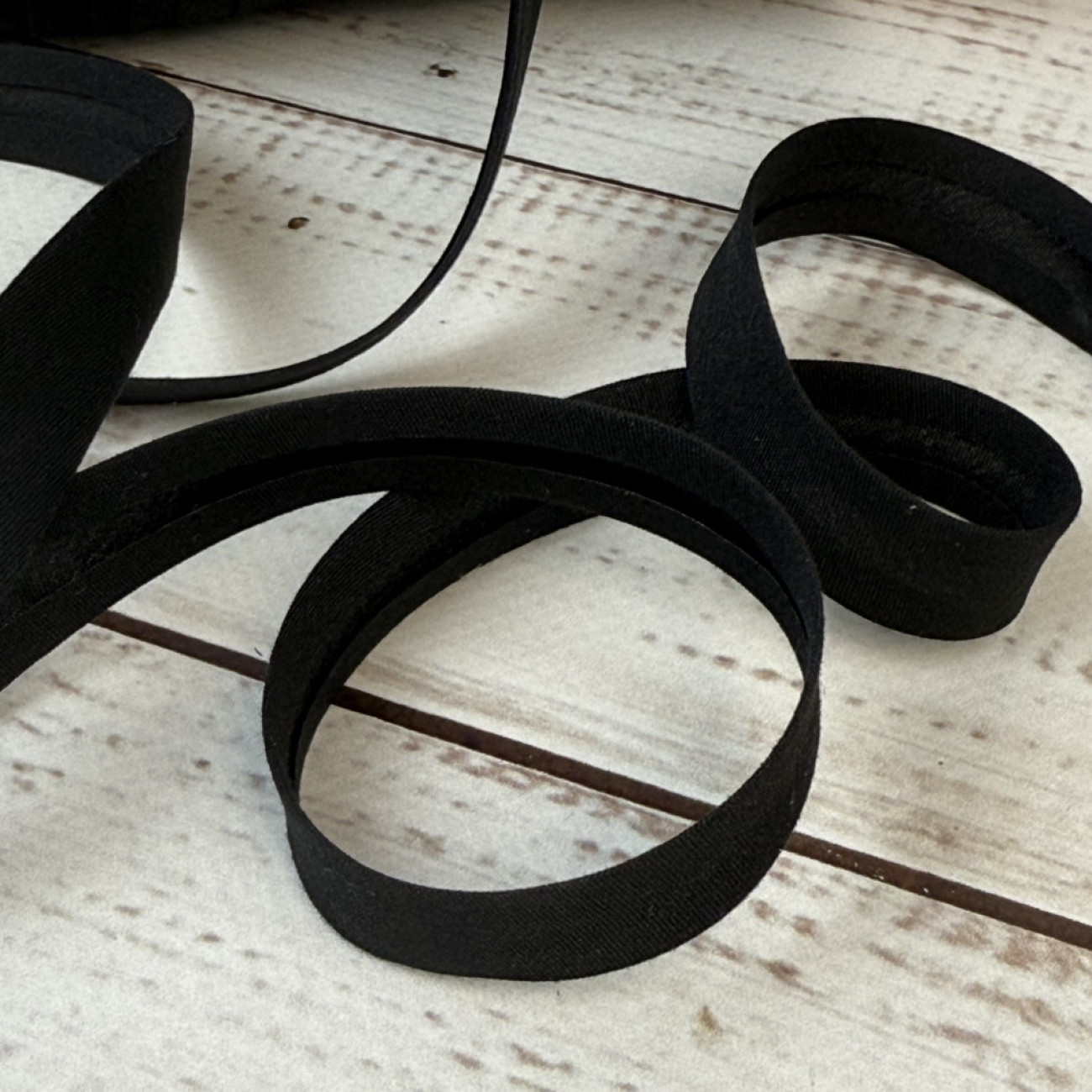 Коса бейка матова 15 мм чорна – тасьма для обробки зрізів і декору