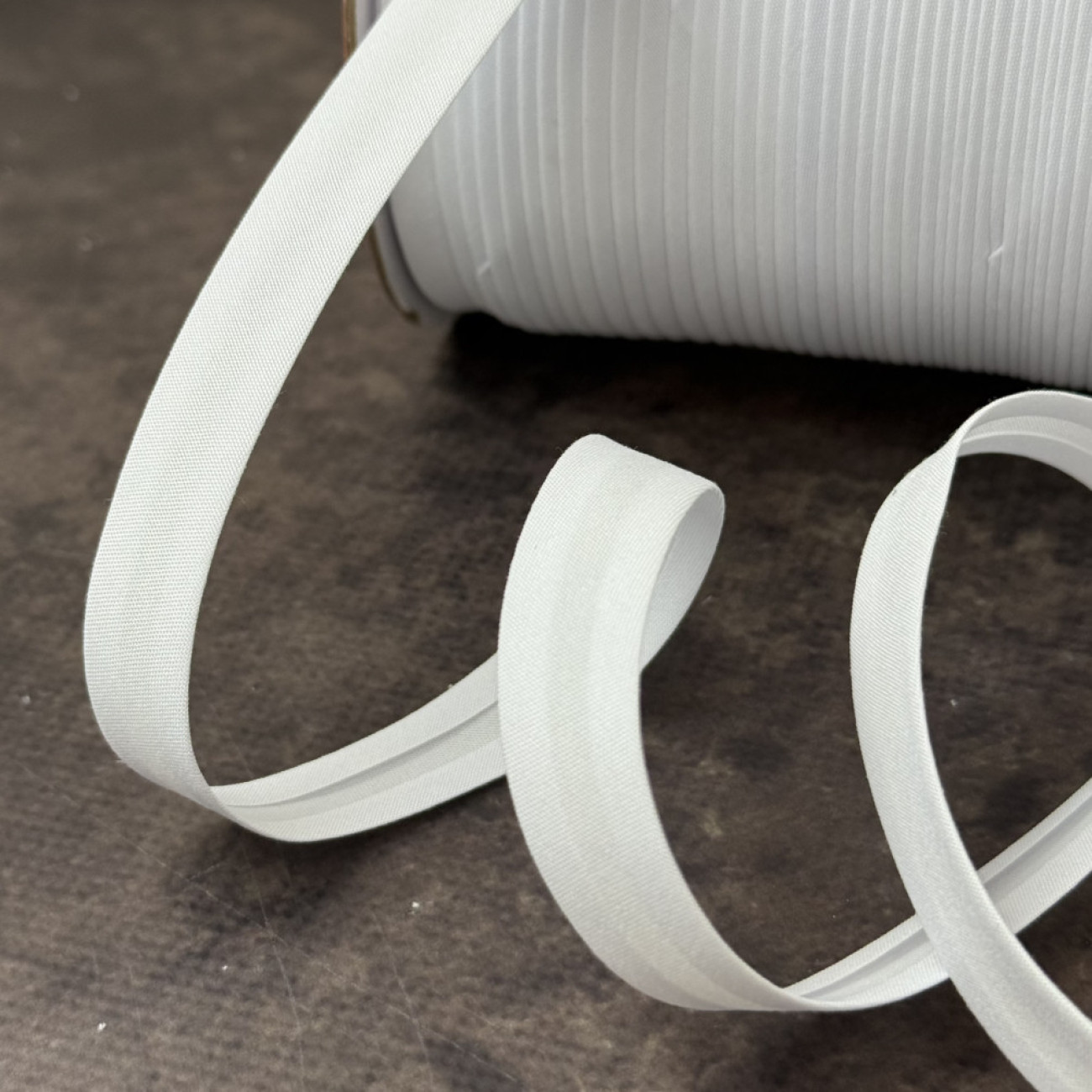 Коса бейка матова 15 мм біла – тасьма для обробки зрізів і декору