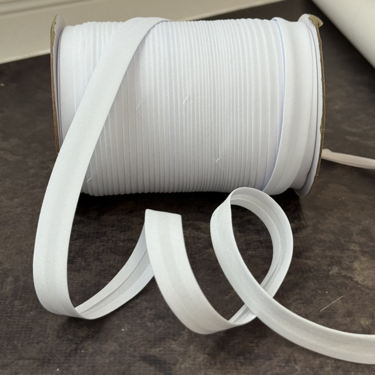 Коса бейка матова 15 мм біла – тасьма для обробки зрізів і декору