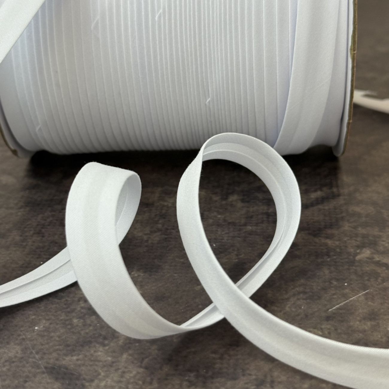 Коса бейка матова 15 мм біла – тасьма для обробки зрізів і декору