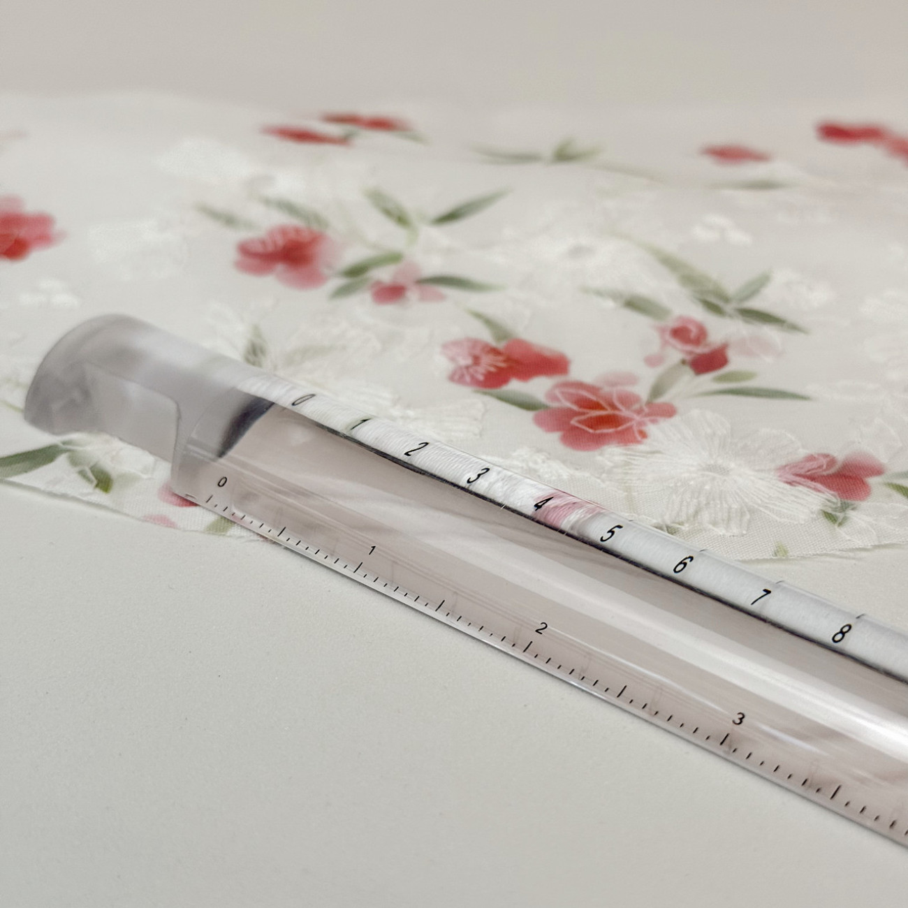 Лупа-лінійка акрилова з розміткою – збільшувальне скло та лінійка 2-в-1 для рукоділля та читання