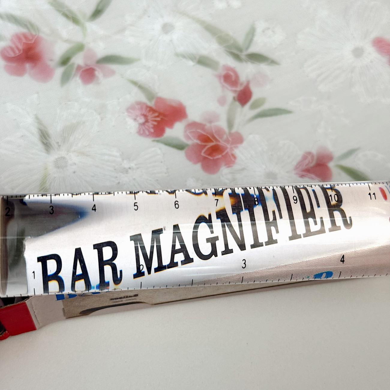 Лупа-лінійка акрилова з розміткою – збільшувальне скло та лінійка 2-в-1 для рукоділля та читання